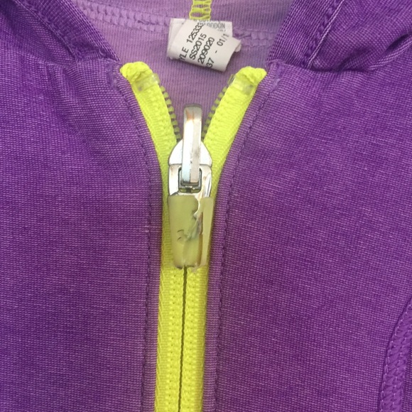 Youth Under Armour sleeveless hoodie. Large - Picture 6 of 10